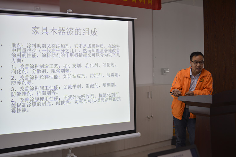 王勝七（王工）給漆強員工授課的部分場面1.JPG